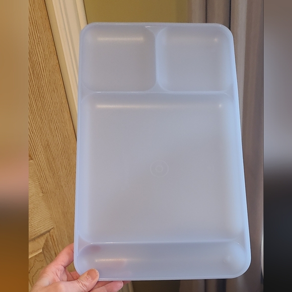 Tupperware Dinner Tray - Picture 3 of 4